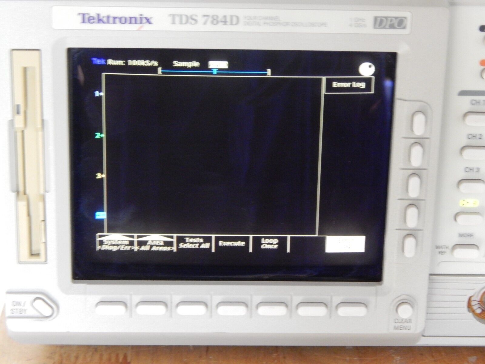 TDS784D Tektronix 4Ch Oscilloscope 1GHz 4GS/s Opt 13/1F/2F, new digital display TDS784D Tektronix 4Ch Oscilloscope 1GHz 4GS/s Opt 13/1F/2F, new digital display